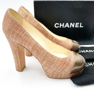 CHANEL Platform Pump Tan Tweed Straw Gold Leather CC Cap Toe Sz 37.5 /  7.5 US